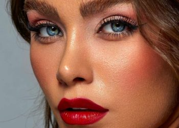 Red blush: la tendencia que redefine el maquillaje en 2025