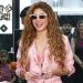 Shakira y el rosa audaz: Barbiecore con encaje visible