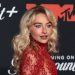 Tendencias de belleza VMAs 2025: glamour en tono minimalista
