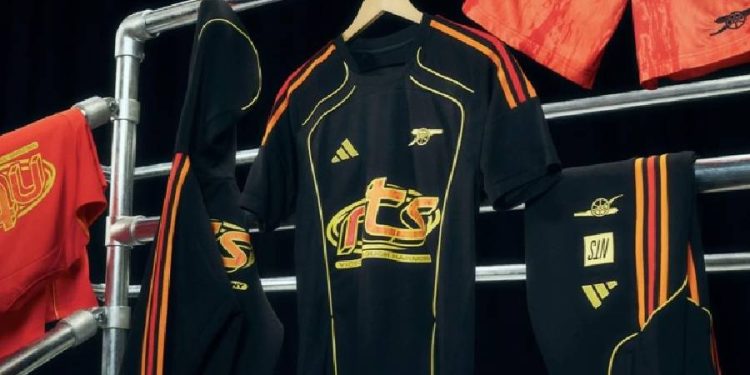 Adidas y el Arsenal presentaron una nueva colección en colaboración con NTS Radio