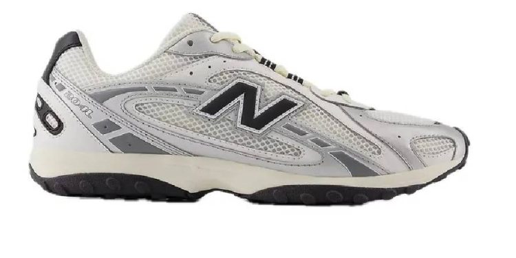 Las New Balance 204L Metallic Silver son el nuevo básico con brillo