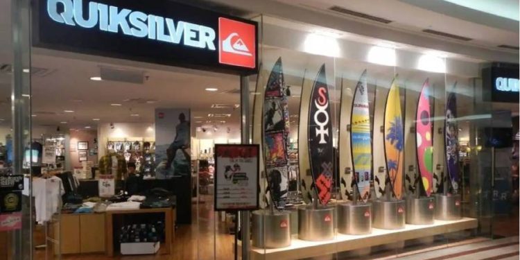 Moda deportiva en crisis: Quiksilver, Billabong y Roxy enfrentan el colapso de su matriz