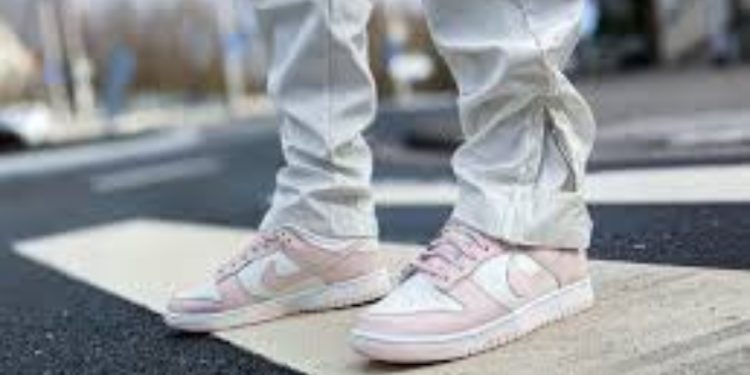 Las Nike Dunk Low Pearl se posicionan en el mercado deportivo