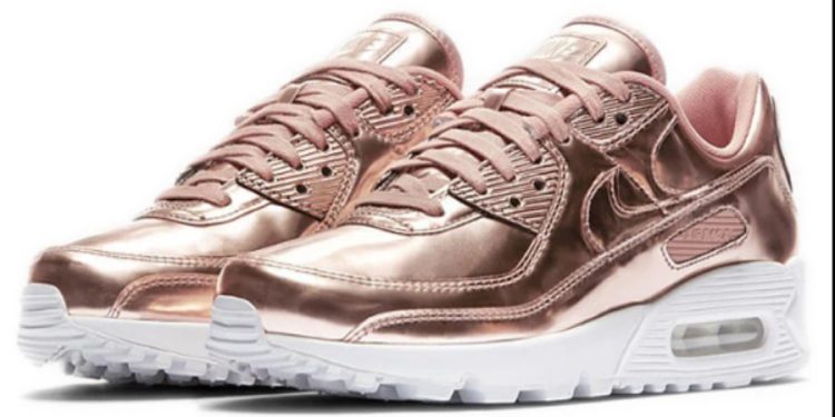 Las Nike Air Max 90 “Metallic Pack” revolucionan el concepto de estilo urbano