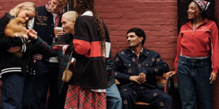 Colección FW25 de Tommy Jeans junto con Tommy Girl sorprende