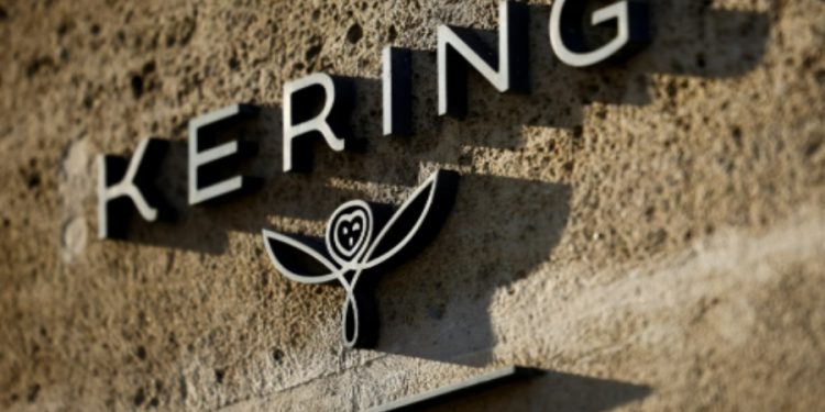 Grupo francés de lujo Kering vende su unidad de belleza a L’Oréal por 4.000 millones