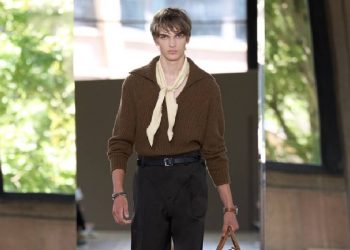 Hermès SS26: Tierra, Lujo y Artesanía en Movimiento