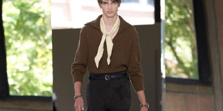 Hermès SS26: Tierra, Lujo y Artesanía en Movimiento