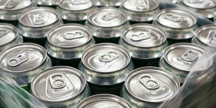 Crisis en el mercado de latas, el aluminio se dispara y las bebidas se reinventan