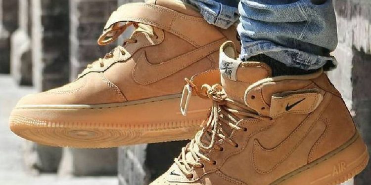 NIKE