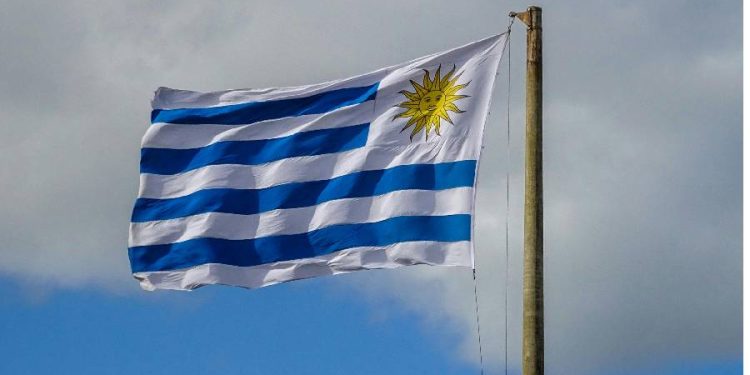 Uruguay evalúa el impacto económico tras la victoria legislativa de Javier Milei