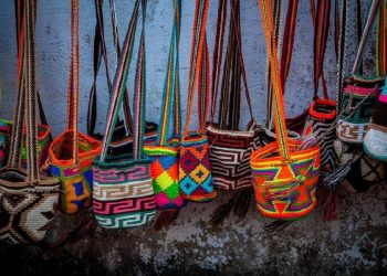 Mochilas Wayúu llegan a Uruguay con un proyecto que transforma vidas