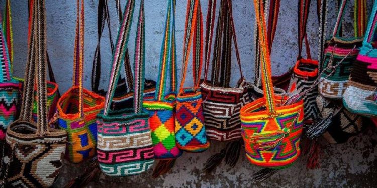 Mochilas Wayúu llegan a Uruguay con un proyecto que transforma vidas