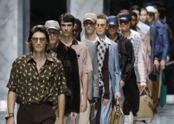 Sábado de pasarela en París: siluetas, sombras y subversión
