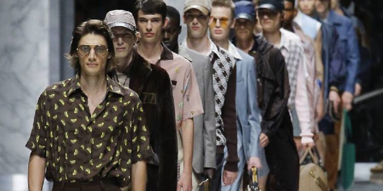 Sábado de pasarela en París: siluetas, sombras y subversión