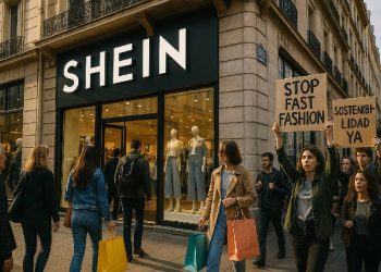 De la pantalla a la tienda: Shein abre puntos físicos en FranciaEl desafío de Shein en el retail físico: Lujo y realidad en París