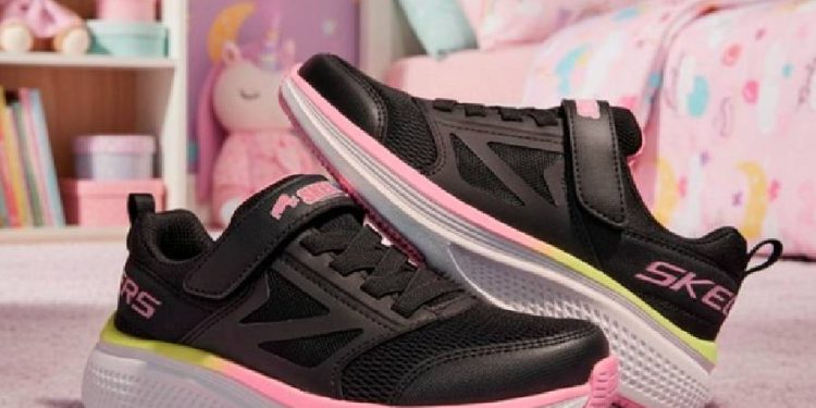 Skechers revoluciona el calzado infantil con zapatillas inteligentes que nunca se pierden