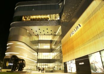 Prada supera los 4.000 millones de euros y consolida su liderazgo global en 2025