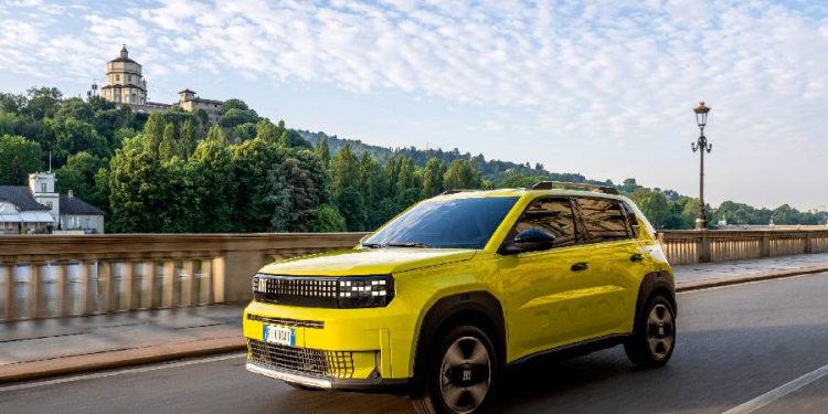 Fiat lanza el primer coche fabricado con material reciclado de envases de bebidas