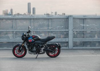 Triumph estrena en Chile edición especial Trident 660 Triple Tribute