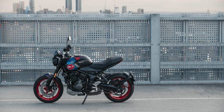 Triumph estrena en Chile edición especial Trident 660 Triple Tribute