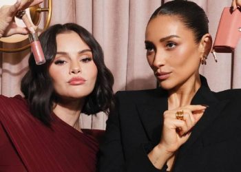 Alianza entre Rare Beauty y Béis: accesorios para viajar con estilo