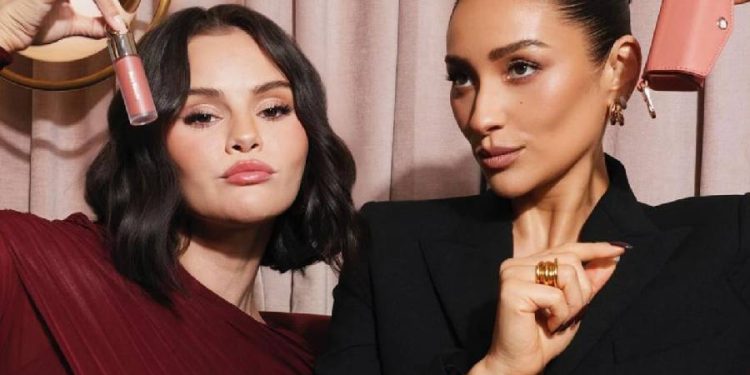 Alianza entre Rare Beauty y Béis: accesorios para viajar con estilo