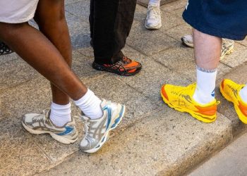 Asics eleva beneficios y revisa previsiones al alza