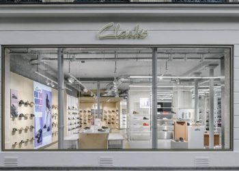 Clarks amplía su presencia digital con marketplace y alianzas