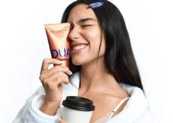 Dua Lipa lanza DUA, skincare basado en ciencia y minimalismo