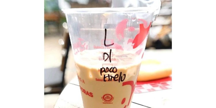El engaño del tamaño: Por qué pagamos hielo, no café