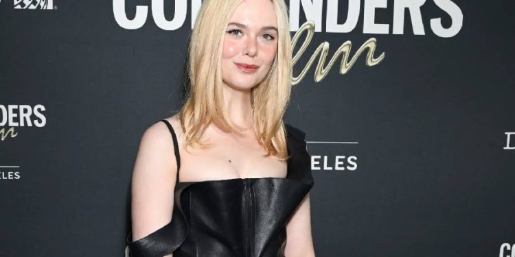 El poder del efecto piel: Elle Fanning redefine la noche invernal