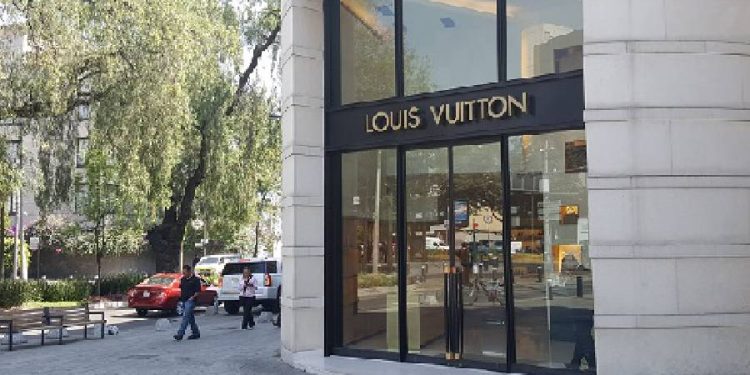 España impulsa a Louis Vuitton con producción en Barcelona