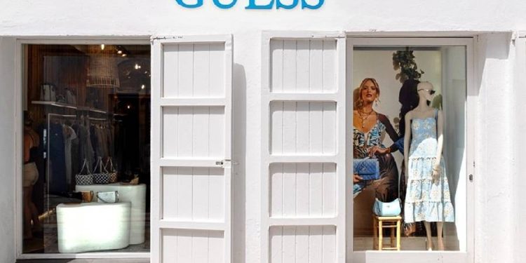 Guess cierra el trimestre en positivo antes de salir a bolsa