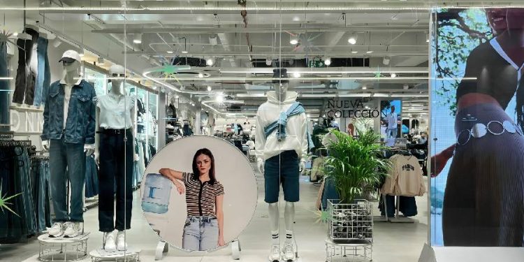 KOAJ abre megatienda en Plaza Imperial