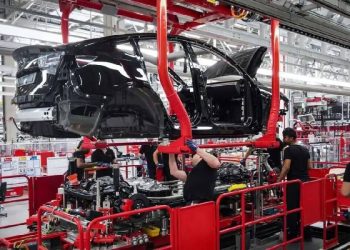 La revolución silenciosa de Tesla: El proceso "Unboxed" reconfigura la fabricación automotriz