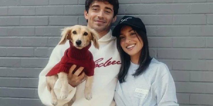 Leclerc lanza su línea de ropa y agota existencias en horas