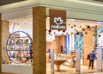 Natura: ventas en descenso, pérdidas reducidas a la mitad