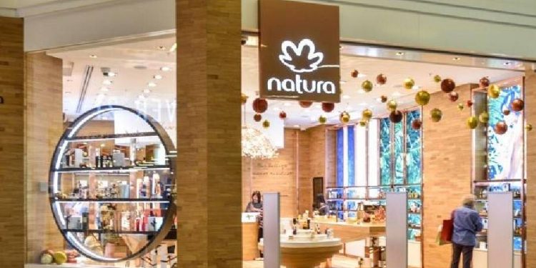 Natura: ventas en descenso, pérdidas reducidas a la mitad
