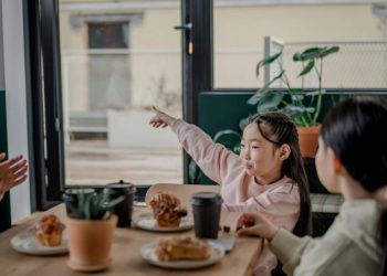 Una cafetería que integra juego y gastronomía amplía su propuesta para familias en Montevideo
