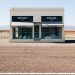 Prada refuerza su motor industrial con 300 millones y Versace en la mira