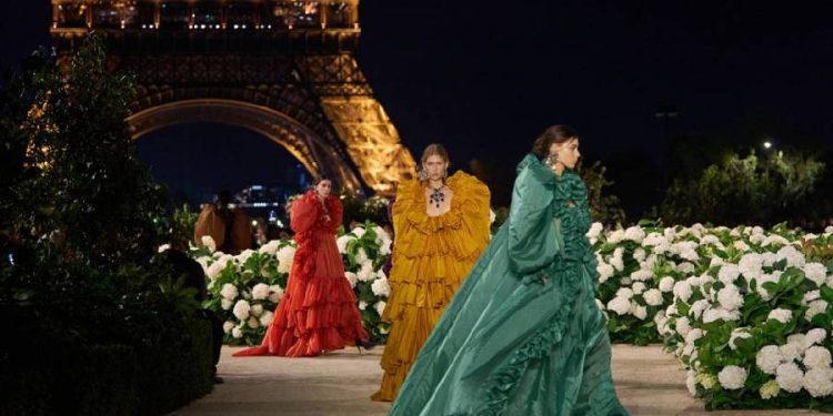 Saint Laurent asciende al primer lugar en el ranking global de marcas más deseadas