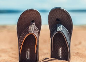 Skechers reinventa las sandalias para caminar sin límites