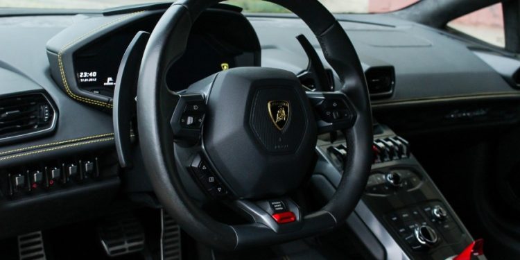 Reconocida marca italiana de autos deportivos de lujo Lamborghini aterriza oficialmente en Chile