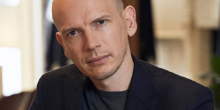 Brioni cambia de rumbo: salida de Norbert Stumpfl y nuevas perspectivas creativas