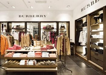 Burberry reordena su alta dirección para impulsar aprovisionamiento y experiencia cliente