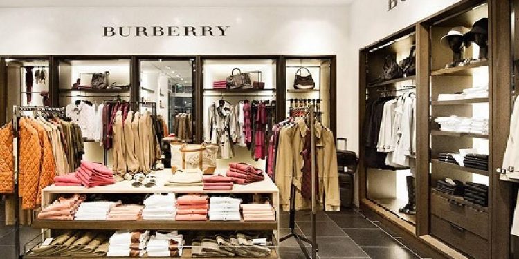 Burberry reordena su alta dirección para impulsar aprovisionamiento y experiencia cliente