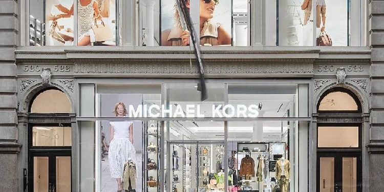 Capri redefine su estrategia tras vender Versace y acelera con Michael Kors