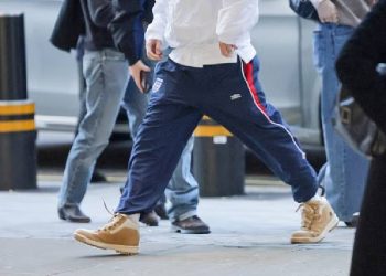 Chalamet sorprende con sneakers vintage en plan urbano