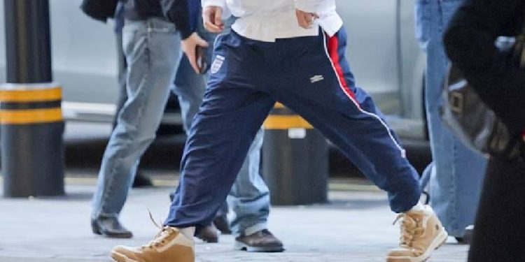Chalamet sorprende con sneakers vintage en plan urbano